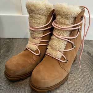 Sorel Joan of Arc wedge lace cozy